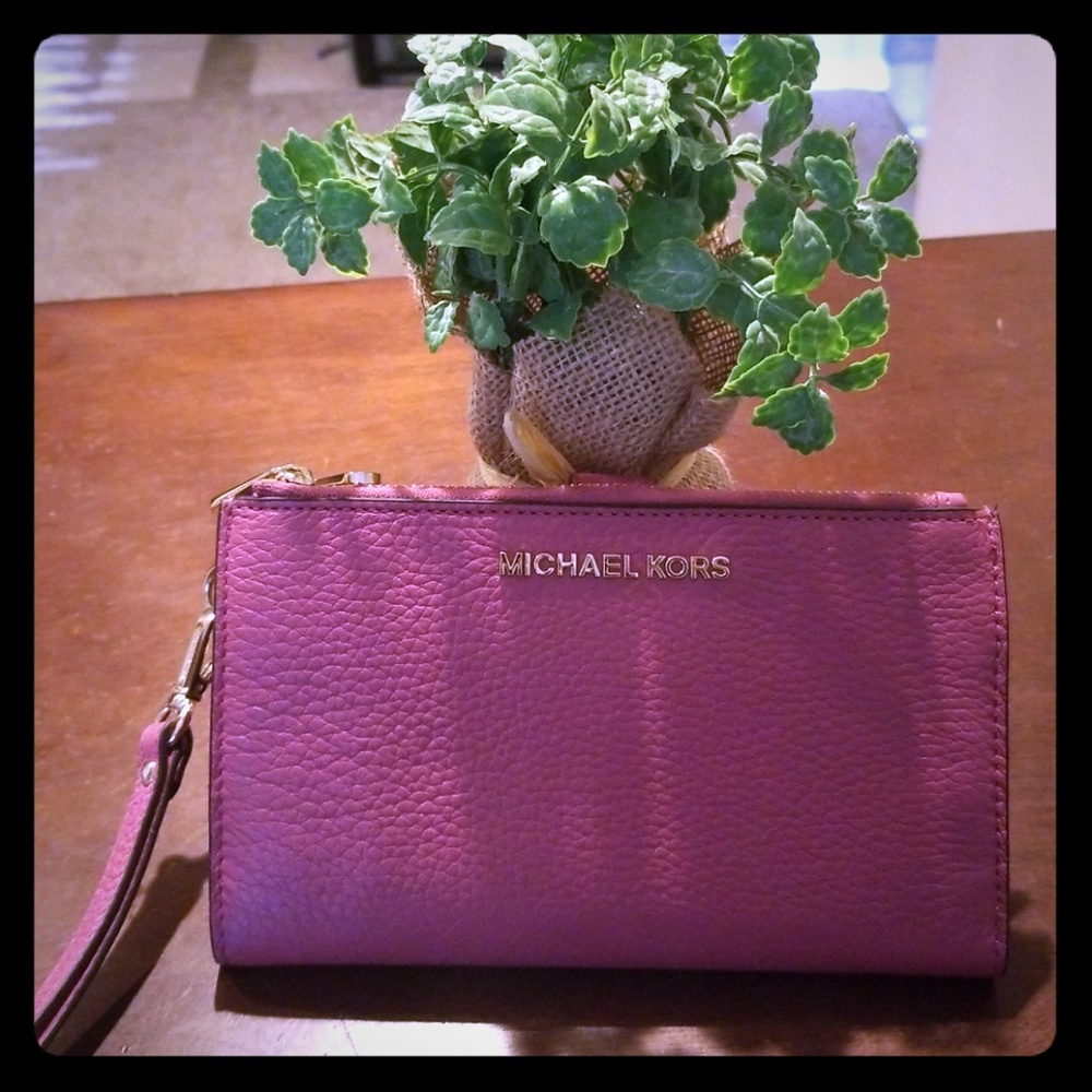 Michael Kors | Pink Wristlet